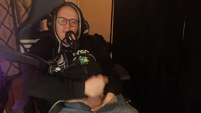 chicostick413 online show from 28, 3, 2026