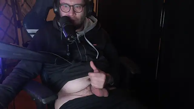 chicostick413 online show from 11, 4, 2026