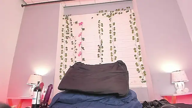 KylieMaxwell online show from 18, 3, 2025