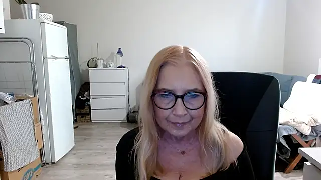 sofia xkiss online show from 3, 3, 2025