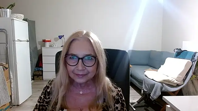 sofia xkiss online show from 17, 3, 2025