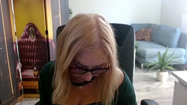 sofia xkiss online show from 1, 10, 2025