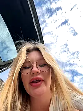 Snapshot of justmila chatting on 17, 9, 2025 justmila online show from 17, 9, 2025