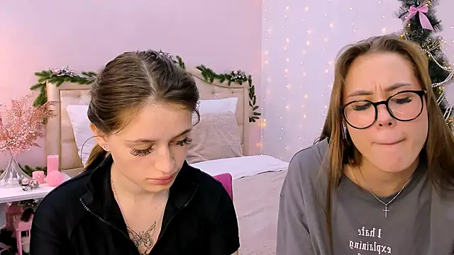 Snapshot of queenofjoyy chatting on 21, 12, 2024 queenofjoyy online show from 21, 12, 2024