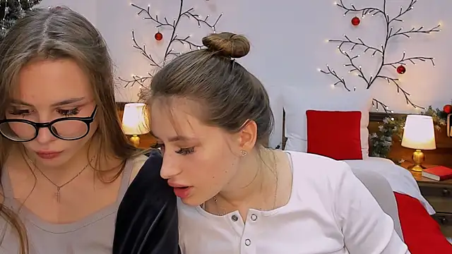 Snapshot of queenofjoyy chatting on 20, 12, 2024 queenofjoyy online show from 20, 12, 2024