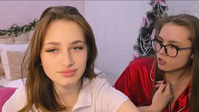 Snapshot of queenofjoyy chatting on 6, 12, 2024 queenofjoyy online show from 6, 12, 2024