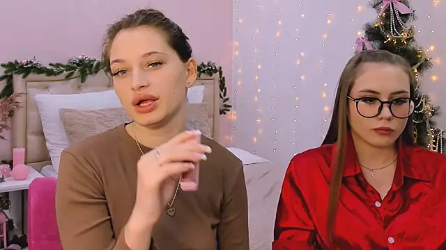 Snapshot of queenofjoyy chatting on 19, 12, 2024 queenofjoyy online show from 19, 12, 2024