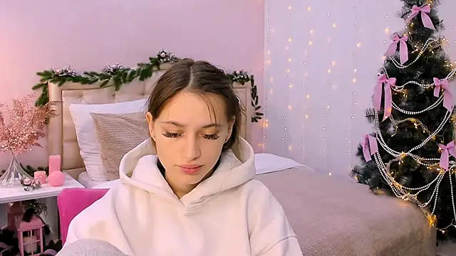 Snapshot of queenofjoyy chatting on 21, 12, 2024 queenofjoyy online show from 21, 12, 2024