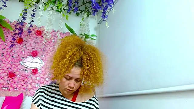 BLONDE SEXYHOT online show from 9, 10, 2025