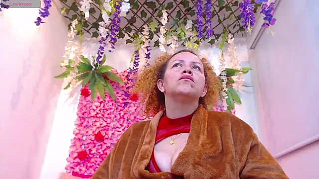 BLONDE SEXYHOT online show from 14, 1, 2026