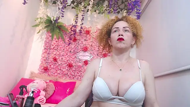 BLONDE SEXYHOT online show from 5, 11, 2025