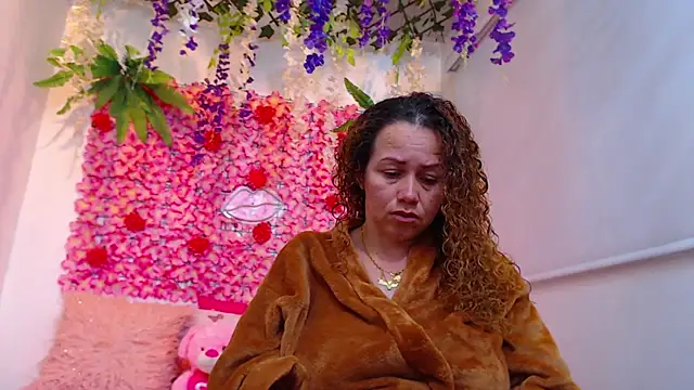 BLONDE SEXYHOT online show from 20, 12, 2025