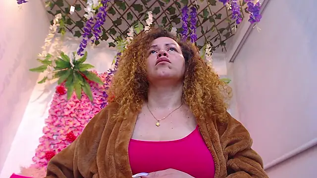 BLONDE SEXYHOT online show from 5, 2, 2026