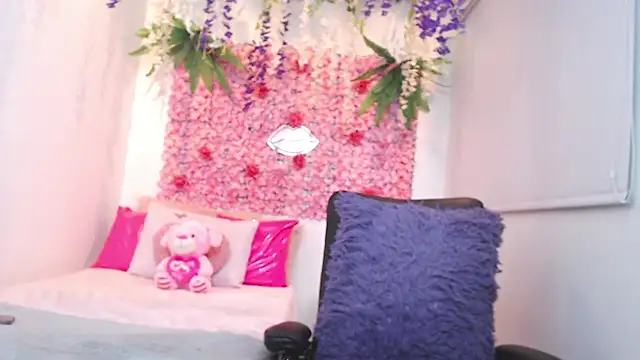 BLONDE SEXYHOT online show from 28, 10, 2025