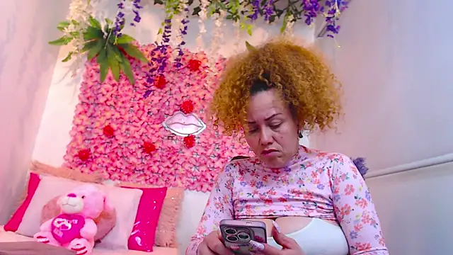 BLONDE SEXYHOT online show from 17, 10, 2025