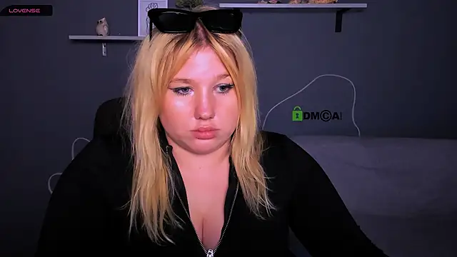 juli kisss online show from 4, 10, 2025