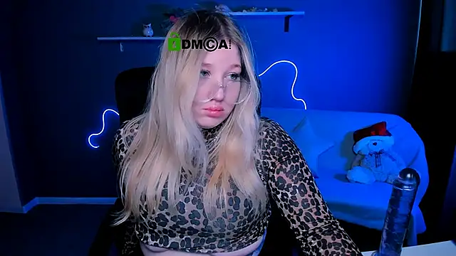 juli kisss online show from 4, 3, 2025