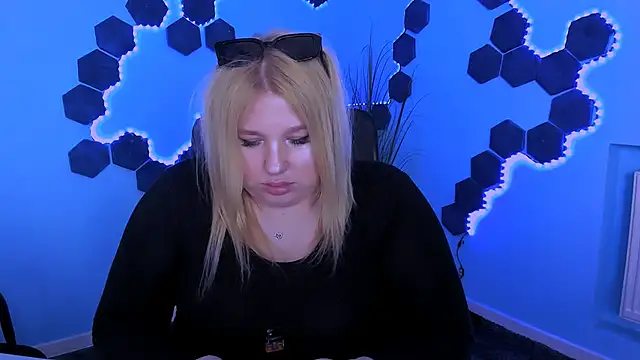 juli kisss online show from 24, 4, 2026