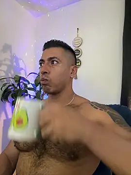 Snapshot of aaroncolombia chatting on 13, 9, 2025 aaroncolombia online show from 13, 9, 2025