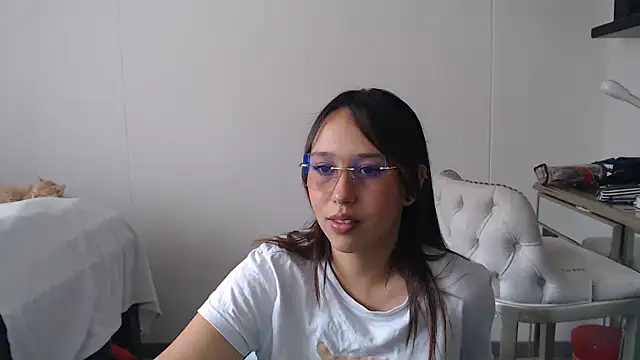 Skarlet Adams28 online show from 10, 2, 2025