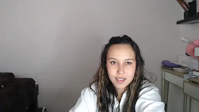 Skarlet Adams28 online show from 17, 3, 2025