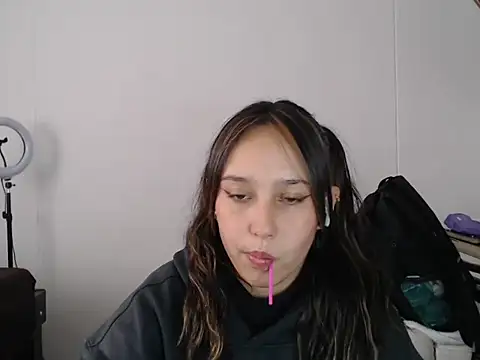 Skarlet Adams28 online show from 13, 3, 2025