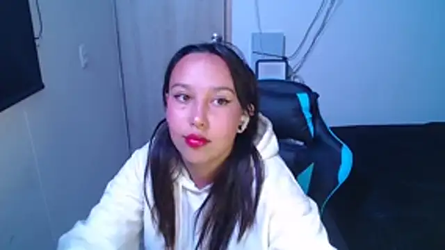 Skarlet Adams28 online show from 2, 12, 2025