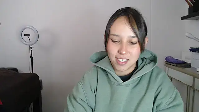 Skarlet Adams28 online show from 15, 3, 2025