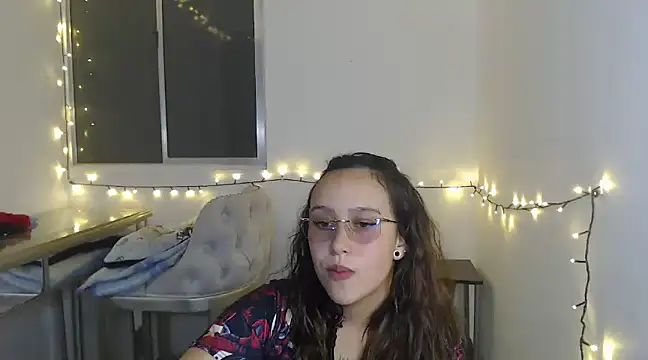 Skarlet Adams28 online show from 3, 2, 2025