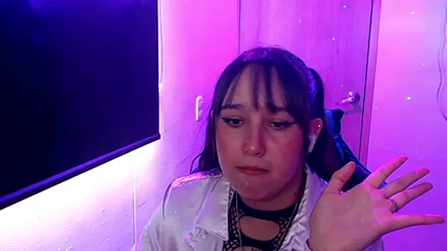 Skarlet Adams28 online show from 6, 5, 2026