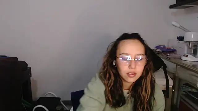 Skarlet Adams28 online show from 5, 3, 2025