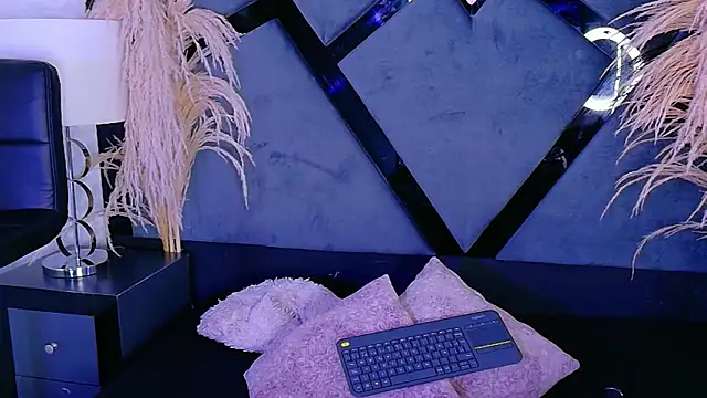 KylieWhite online show from 15, 10, 2025