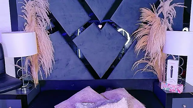 KylieWhite online show from 5, 11, 2025