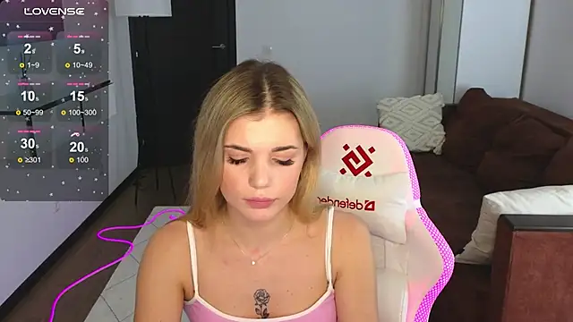 adrianawow1 online show from 13, 3, 2025