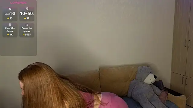 Candy Lynni online show from 4, 1, 2025