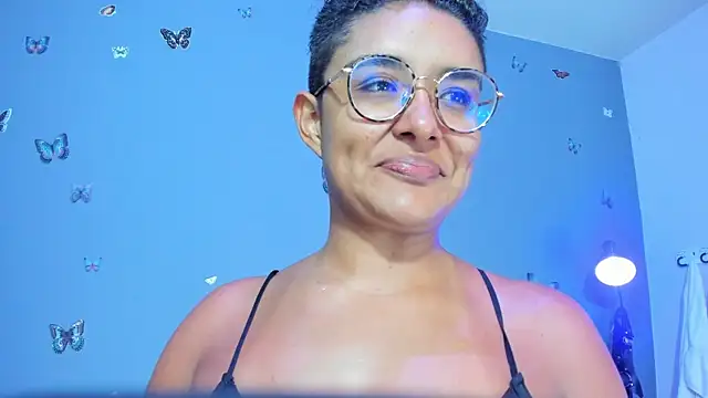 Kaira mosse online show from 3, 10, 2025