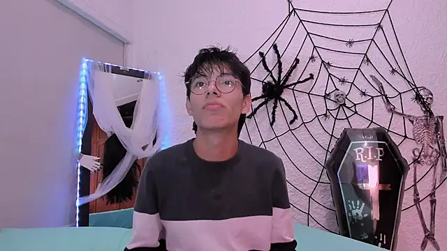 Snapshot of alexandersawyer chatting on 14, 10, 2025 alexandersawyer online show from 14, 10, 2025