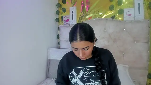 Snapshot of cristalconnorr chatting on 14, 5, 2026 cristalconnorr online show from 14, 5, 2026