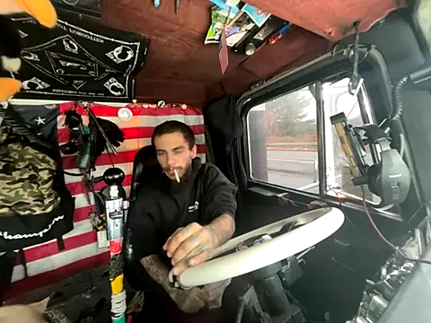 Snapshot of XMeF10 chatting on 5, 12, 2025 XMeF10 online show from 5, 12, 2025