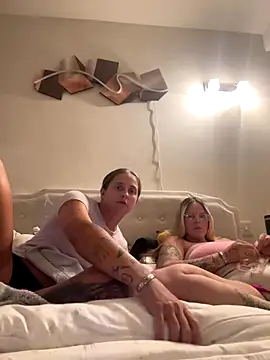 Snapshot of Sexyyduoxx chatting on 18, 9, 2025 Sexyyduoxx online show from 18, 9, 2025