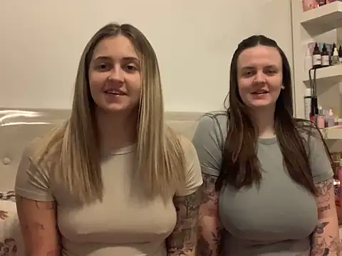 Snapshot of Sexyyduoxx chatting on 8, 2, 2025 Sexyyduoxx online show from 8, 2, 2025