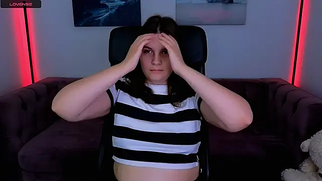 Snapshot of Ruyjin_Choi chatting on 18, 10, 2025 Ruyjin Choi online show from 18, 10, 2025