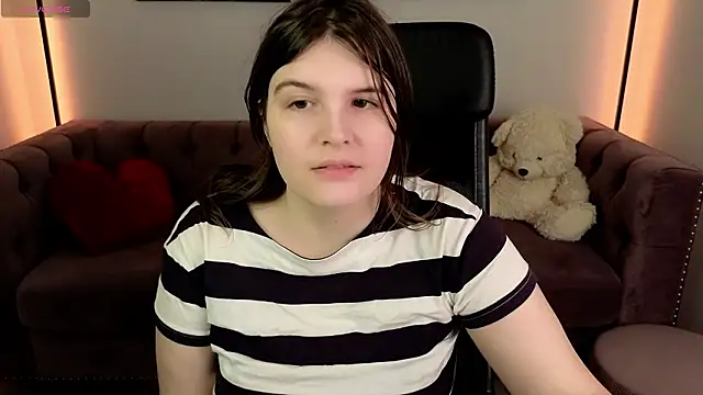 Snapshot of Ruyjin_Choi chatting on 8, 2, 2026 Ruyjin Choi online show from 8, 2, 2026