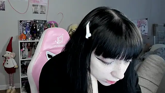 SweetieMollyy online show from 24, 11, 2025