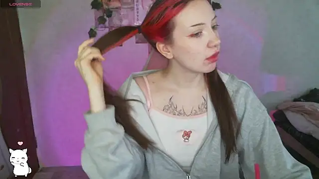 SweetieMollyy online show from 28, 2, 2025