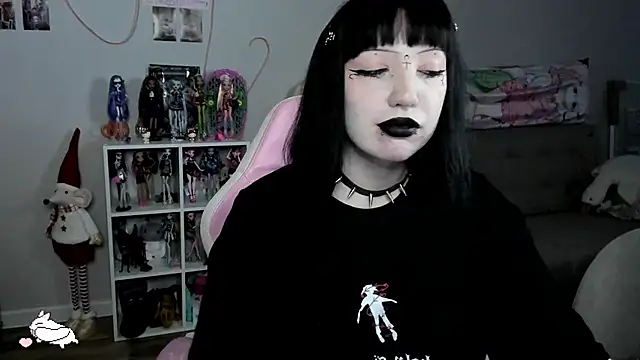 SweetieMollyy online show from 18, 11, 2025