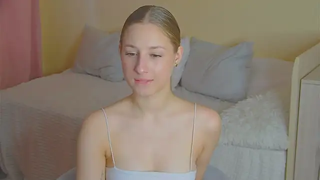 BritneyCruze online show from 27, 10, 2025