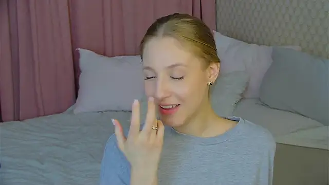 BritneyCruze online show from 3, 3, 2025