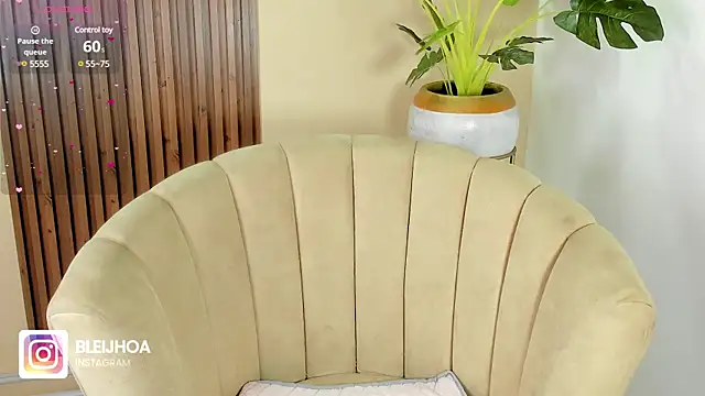 Snapshot of kenayfox chatting on 13, 2, 2025 kenayfox online show from 13, 2, 2025