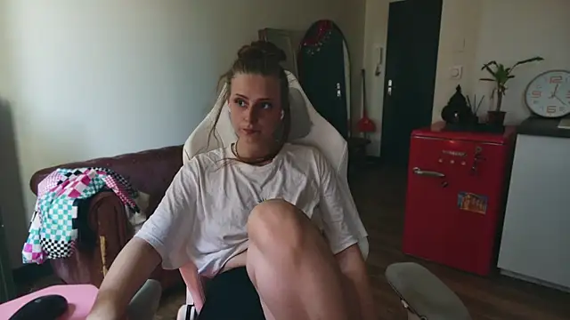 Snapshot of ce_leste__ chatting on 15, 7, 2026 ce leste online show from 15, 7, 2026